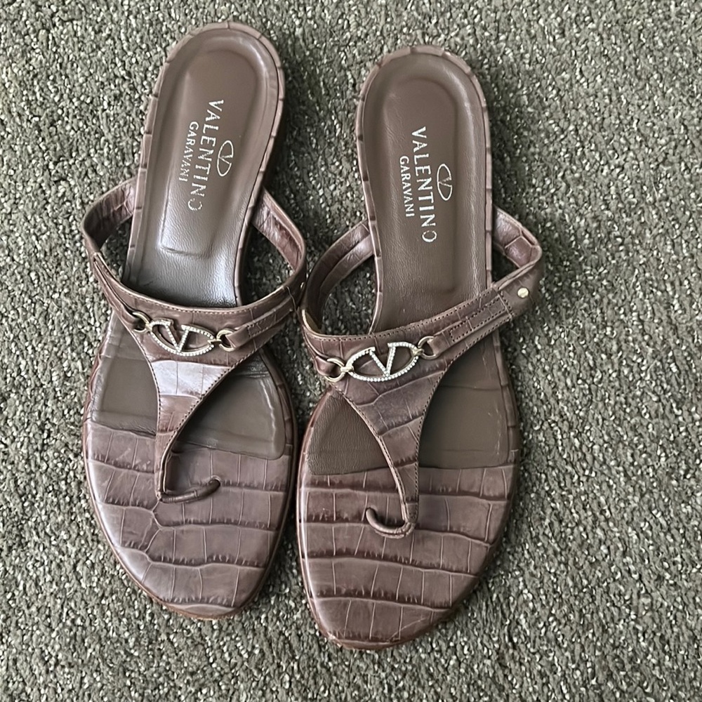VALENTINO SANDAL SIZE 9.5